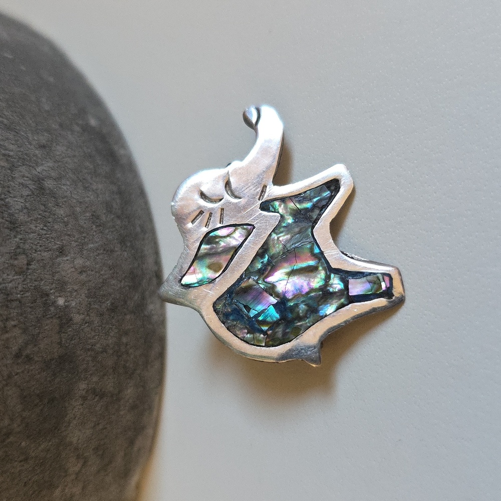 Sterling Elephant Brooch with Abalone Inlay - Picture 2 of 7